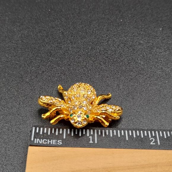 Vintage Rhinestone Bee Brooch, Gold Tone, Green Clear Rhinestones - Picture 6 of 9